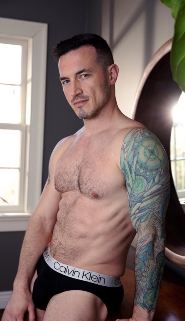 thumbnail for Derek Kage featured on OnlyGays - amateur gay porn from OnlyFans, MyVidster, GayForFans