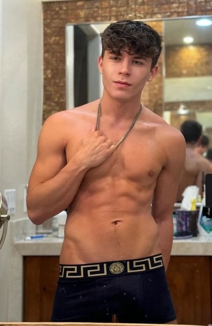 thumbnail for Drake Von featured on OnlyGays - amateur gay porn from OnlyFans, MyVidster, GayForFans