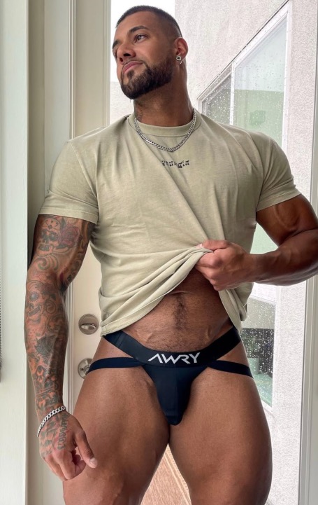 thumbnail for Fitness Papi featured on OnlyGays - amateur gay porn from OnlyFans, MyVidster, GayForFans