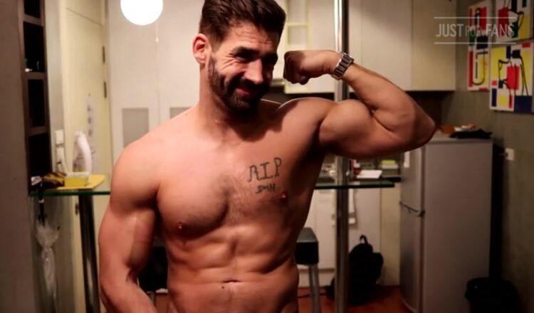 JustTheGays thumbnail for Flexing while showing off my muscles and big cock Brett King - amateur gay porn from OnlyFans, MyVidster, GayForFans and more! - 