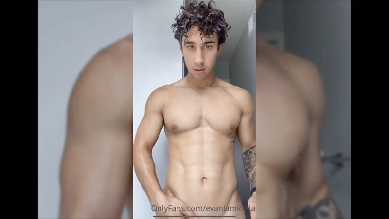 JustTheGays thumbnail for Being a tease with my towel after a shower – Evan Lamicella - amateur gay porn from OnlyFans JustForFans GayForFans - 