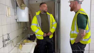 JustTheGays thumbnail for Andy Lee and Under 83 – Horny Builder Sucks My Cock - amateur gay porn from OnlyFans, MyVidster, GayForFans and more! - Oral