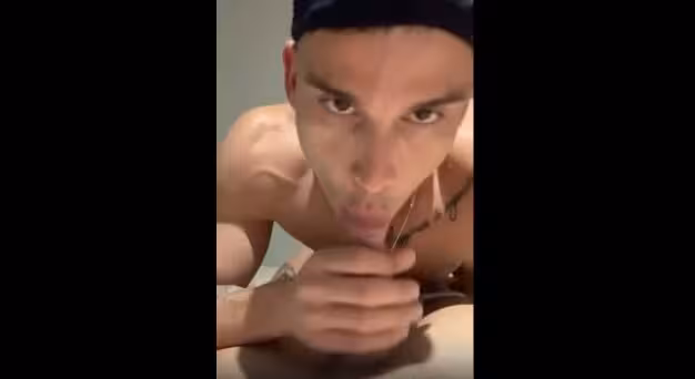 JustTheGays thumbnail for Piquezika – blowing a guy - amateur gay porn from OnlyFans JustForFans GayForFans - 
