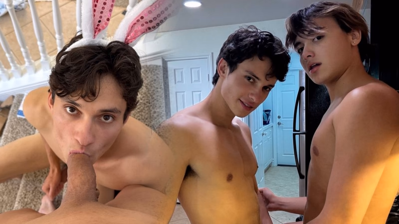 onlytwinks thumbnail for CJ Clark (cjclarkofficial) sucks Valentino Aston on the stairs