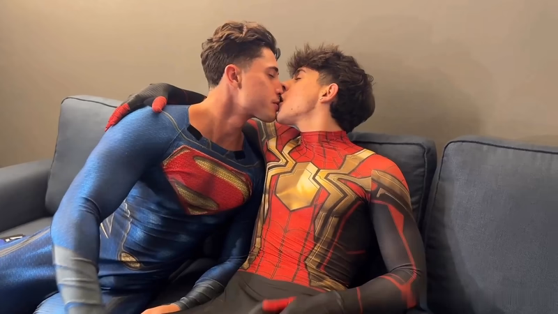 onlytwinks thumbnail for Samuele Cunto (sexysamu) and Ivan.ilterribile – Spiderman vs Superman