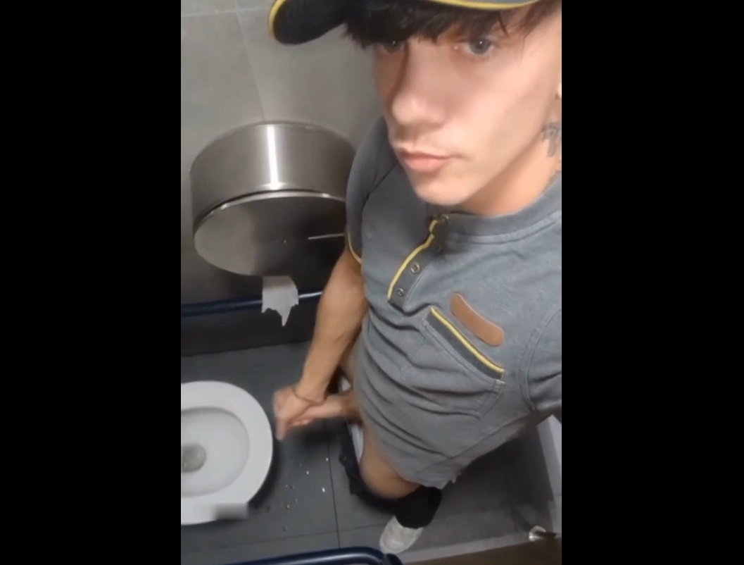 OnlyGays thumbnail for Taylor Jay (Taylorjxxx) jerks off on his break during his shift at McDonalds - amateur gay porn from OnlyFans, MyVidster, GayForFans and more! - Young & Twink, Jerk Off, Solo