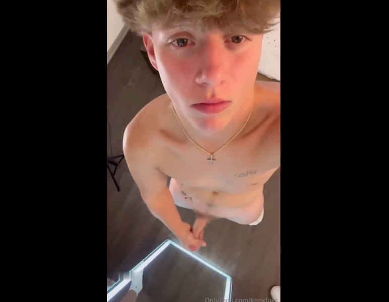 onlytwinks thumbnail for Knoxfuks jerks off